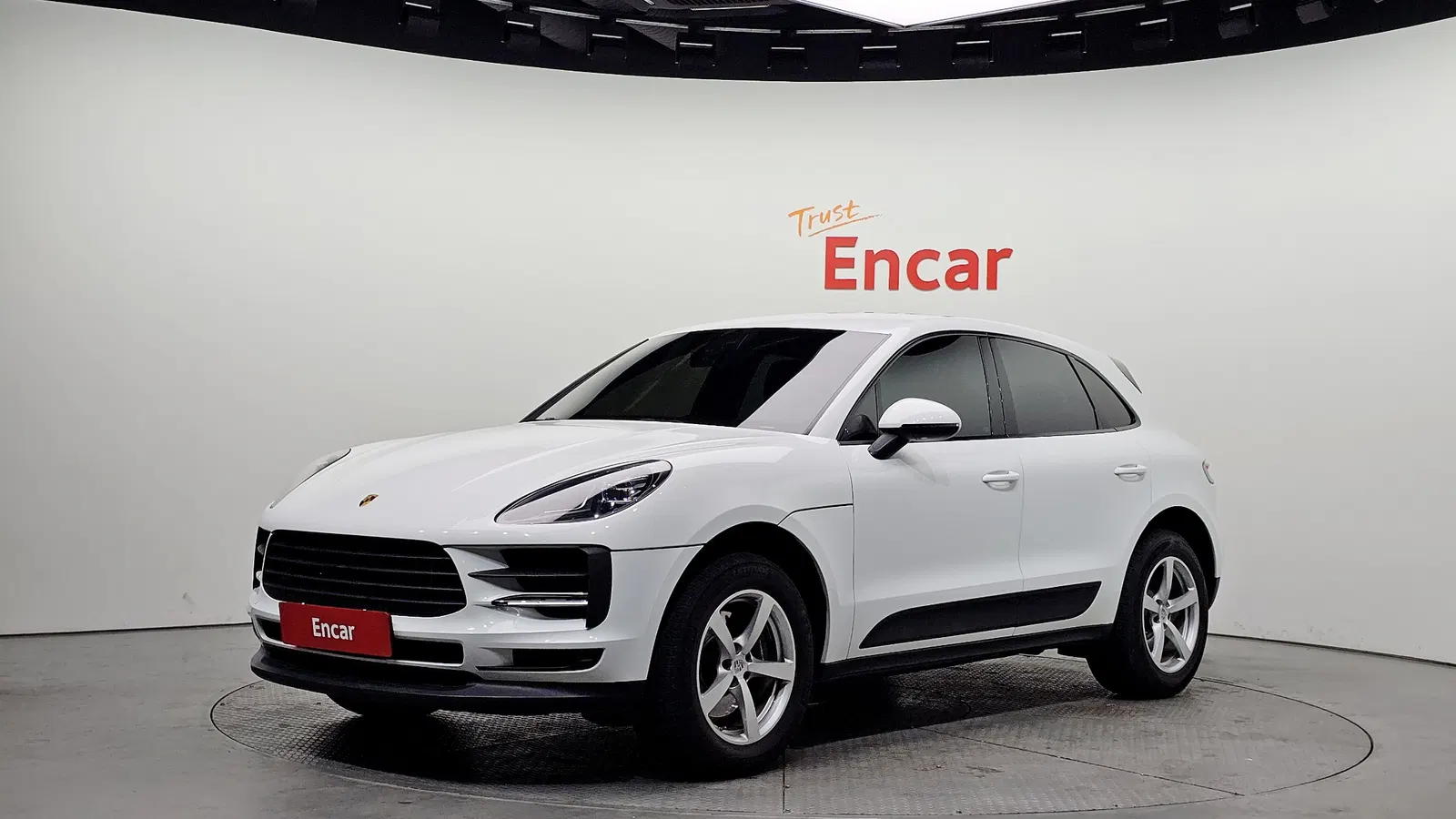 Porsche Macan 2.0 2020 — photo 1 sur 20