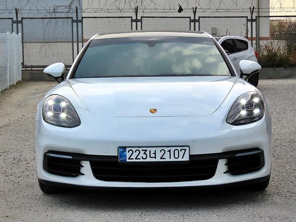 Porsche Panamera (971) 3.0 AWD 2018 — photo 1 sur 26