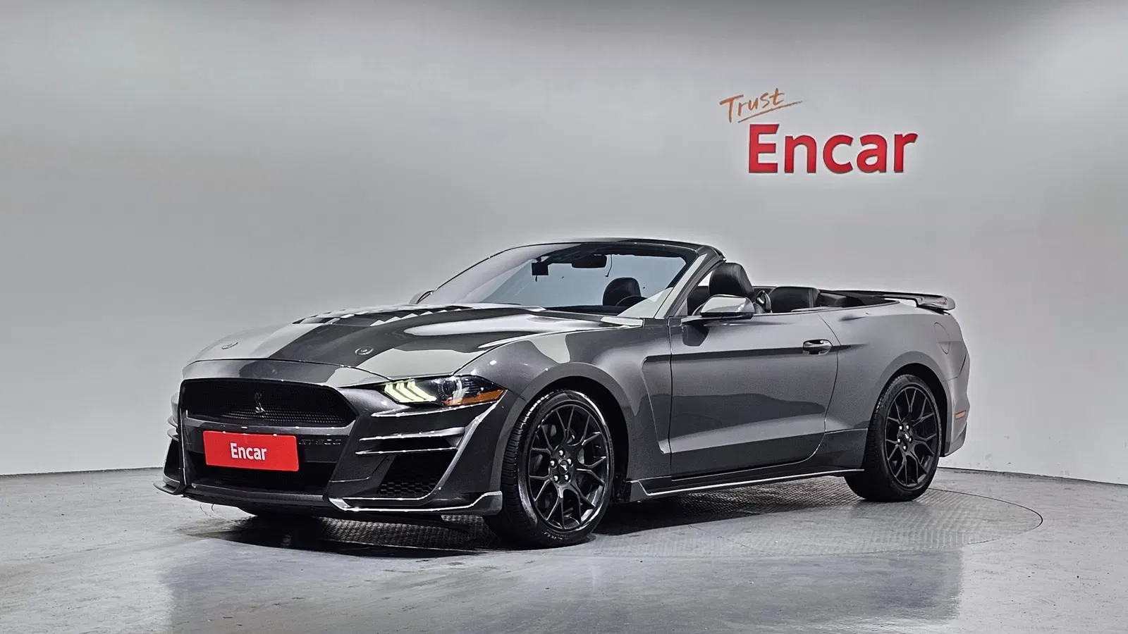 Ford Mustang Convertible 2020 — photo 1 sur 20