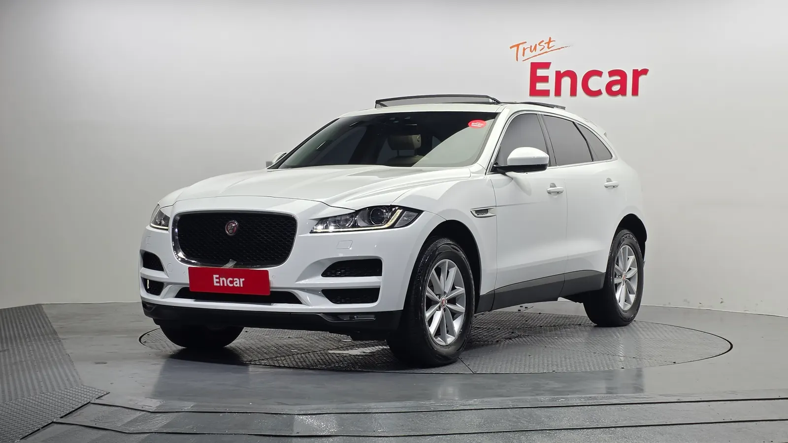 Jaguar F-PACE 20d Portfolio 2018 — photo 1 sur 20