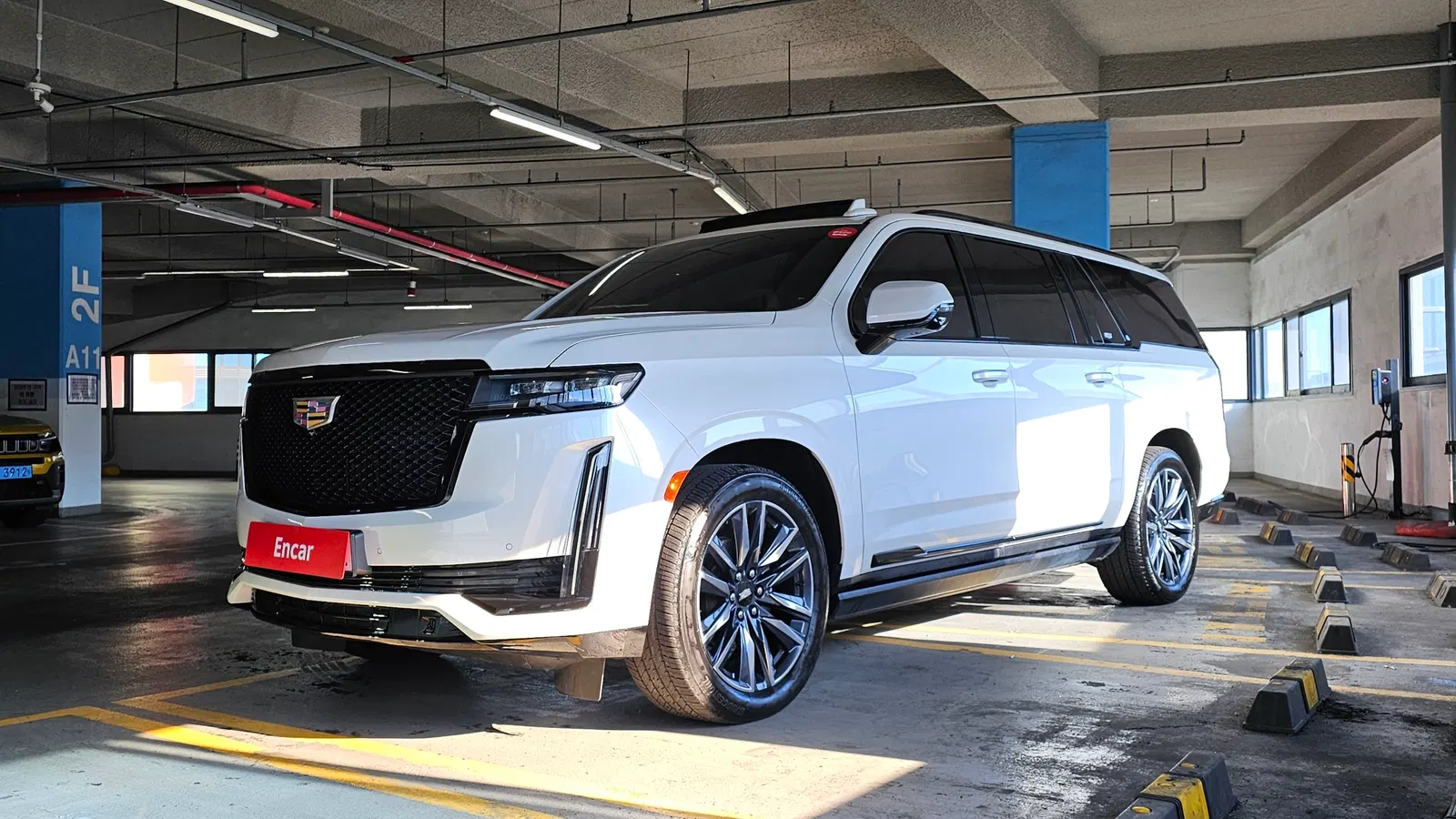 Cadillac Escalade 5e génération 6.2 ESV 2023 — photo 1 sur 20