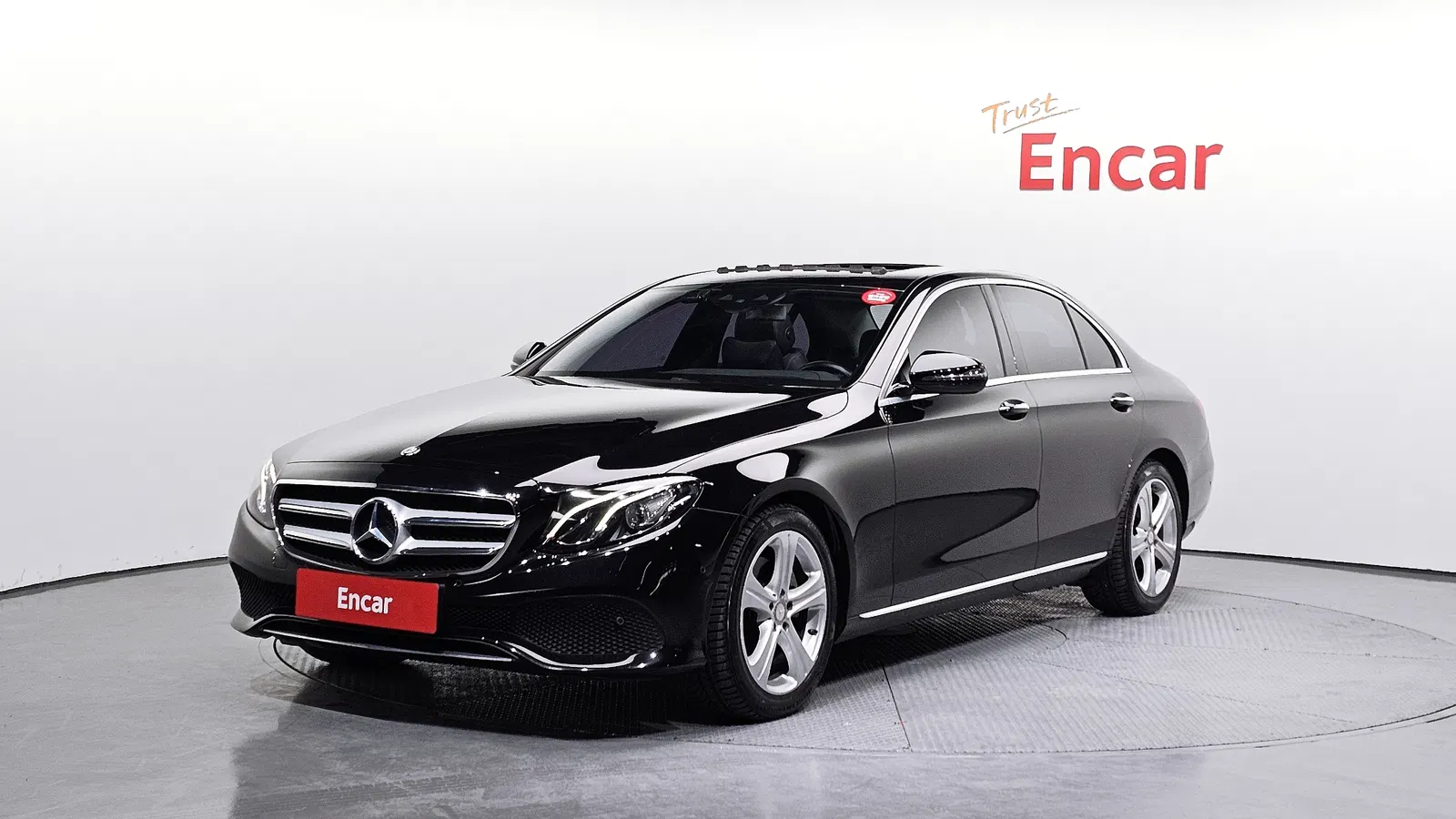Mercedes-Benz Classe E E200 Avantgarde (W213) 2017 — photo 1 sur 8