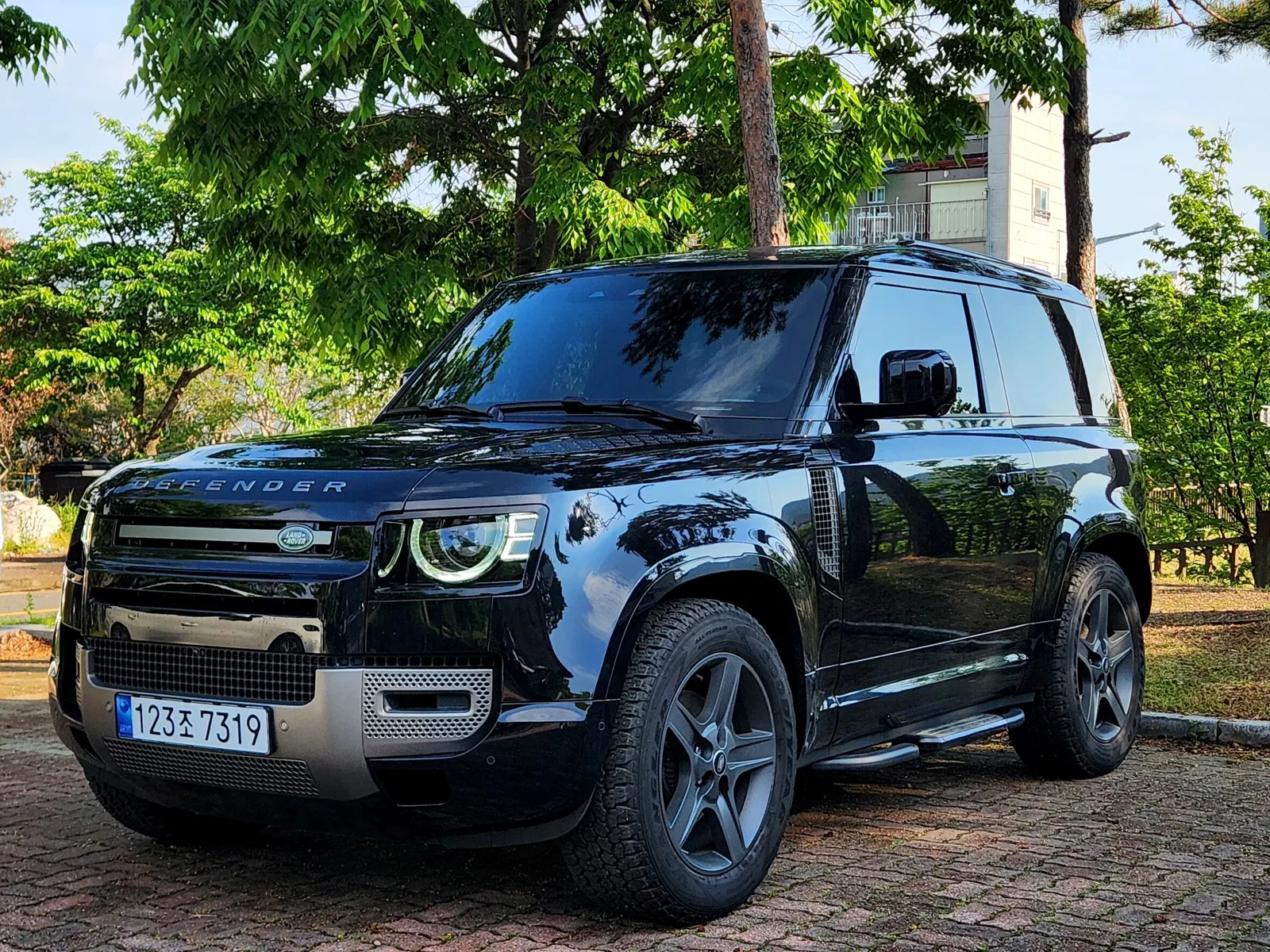 Land Rover Defender (L663) 90 D250 X-Dynamic SE 2025 — photo 1 sur 26