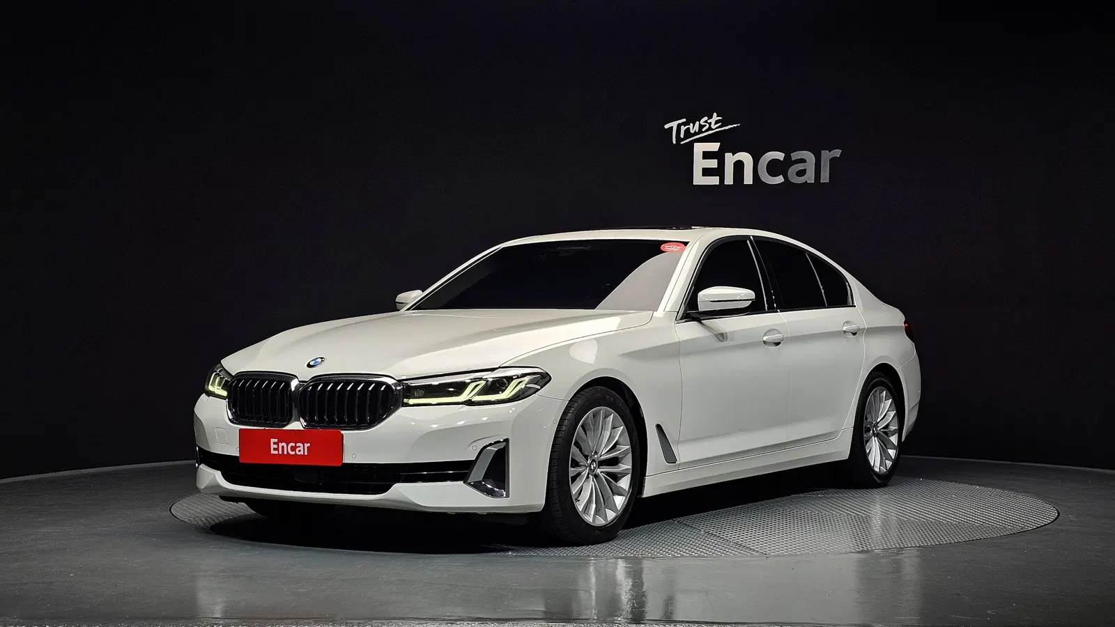 BMW Série 5 (G30) 520i Luxury 2023 — photo 1 sur 20
