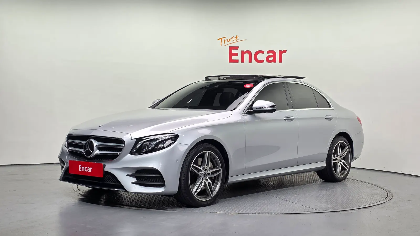 Mercedes-Benz Classe E AMG Line · E300 4MATIC (W213) 2020 — photo 1 sur 20