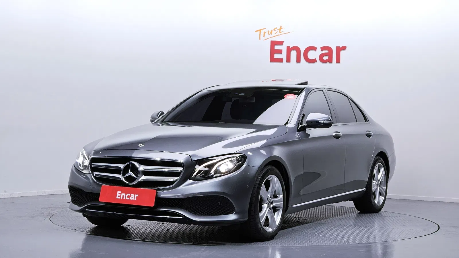 Mercedes-Benz Classe E E200 Avantgarde (W213) 2018 — photo 1 sur 20