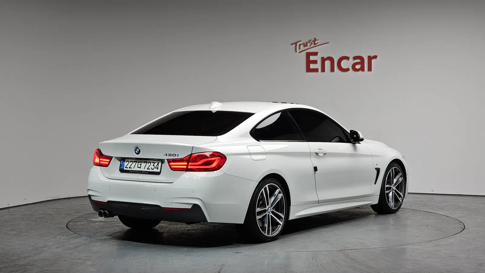 BMW Série 4 (F32) 430i M Sport Coupé 2018 — photo 1 sur 26