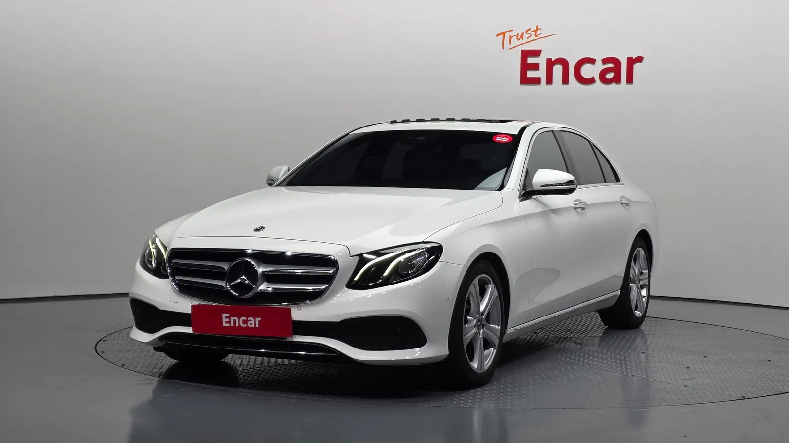 Mercedes-Benz Classe E E200 Avantgarde (W213) 2018 — photo 1 sur 20