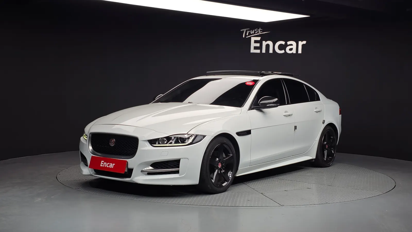 Jaguar XE 20d RSport 2018 — photo 1 sur 20
