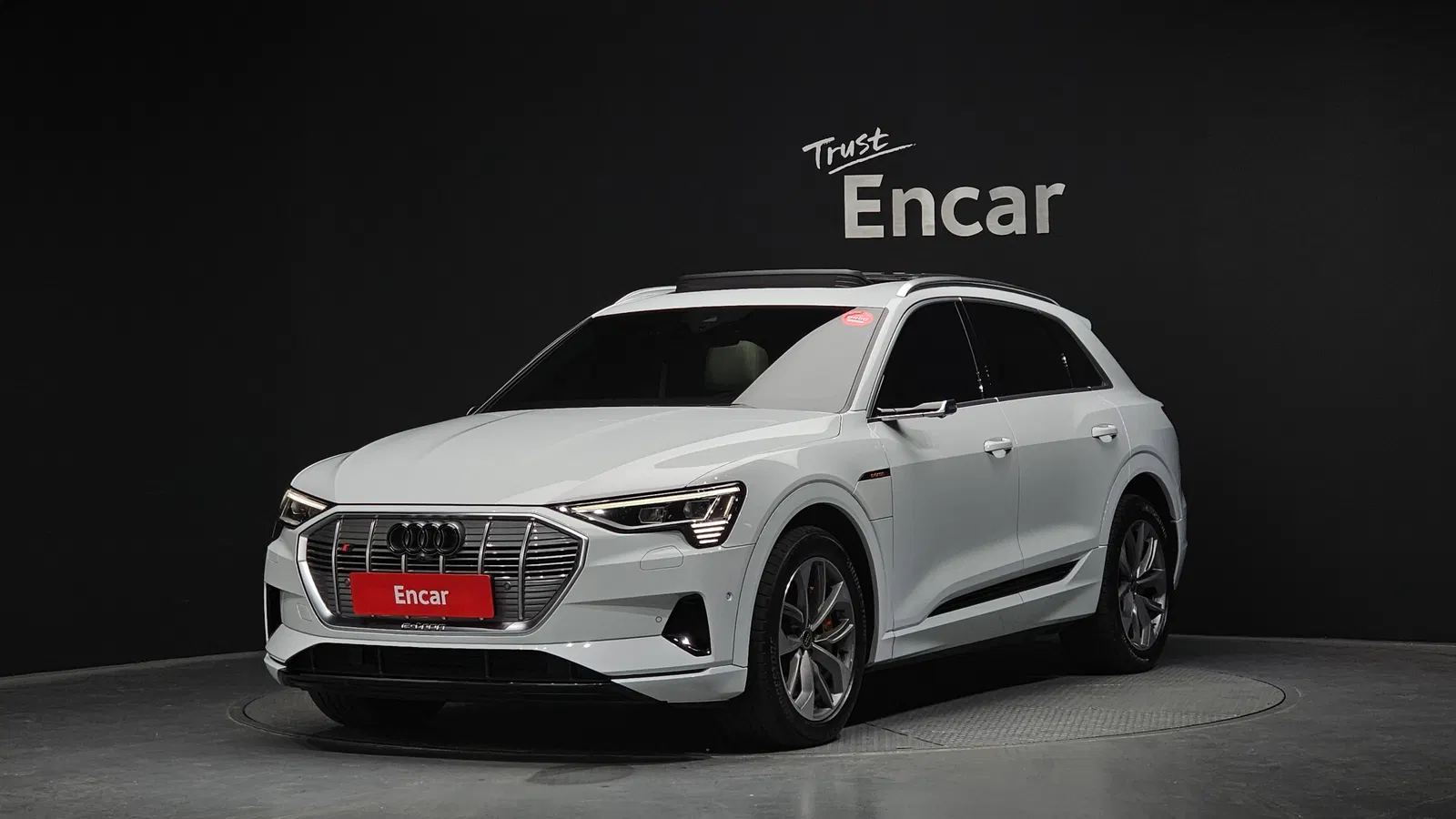 Audi e-tron 55 Quattro 2023 — photo 1 sur 20