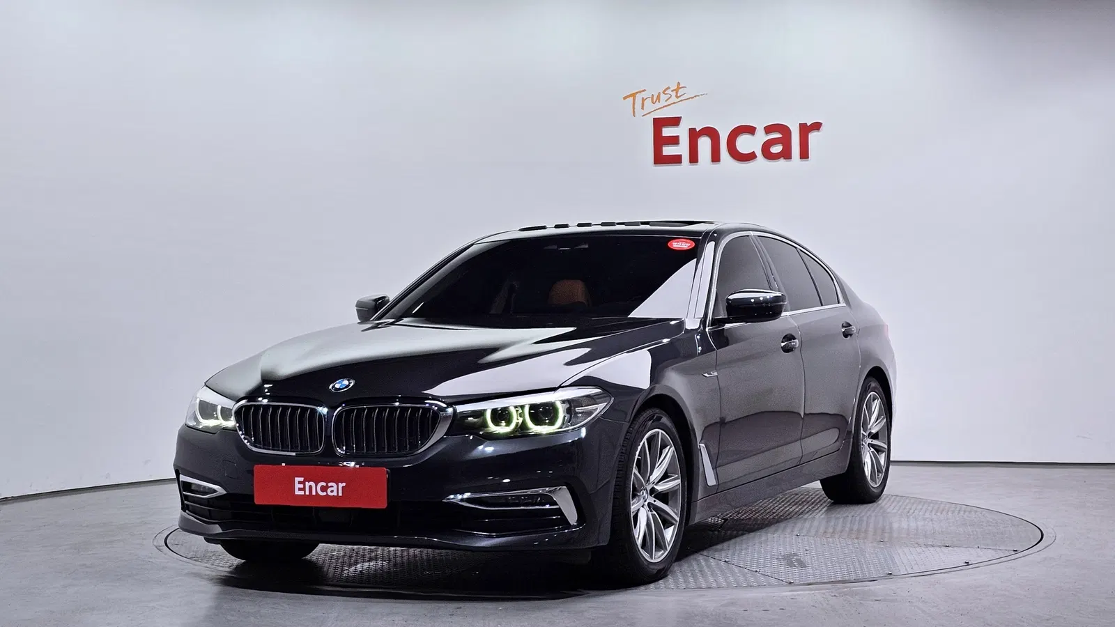 BMW Série 5 (G30) 520i Luxury 2019 — photo 1 sur 20