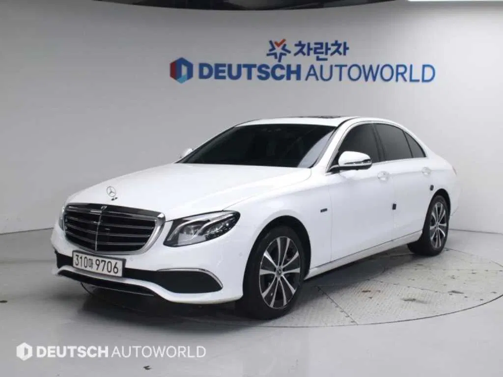 Mercedes-Benz Classe E E300e 4MATIC Exclusive (W213) 2020 — photo 1 sur 26