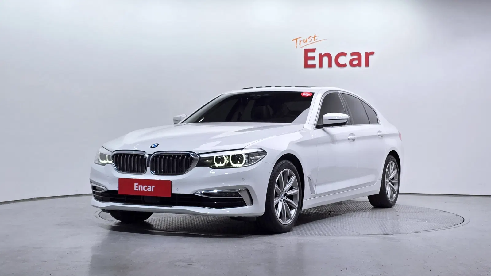 BMW Série 5 (G30) 520i Luxury 2019 — photo 1 sur 20