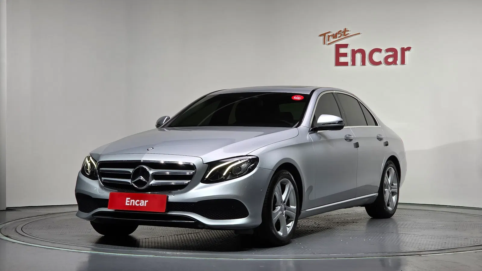Mercedes-Benz Classe E E200 Avantgarde (W213) 2017 — photo 1 sur 20