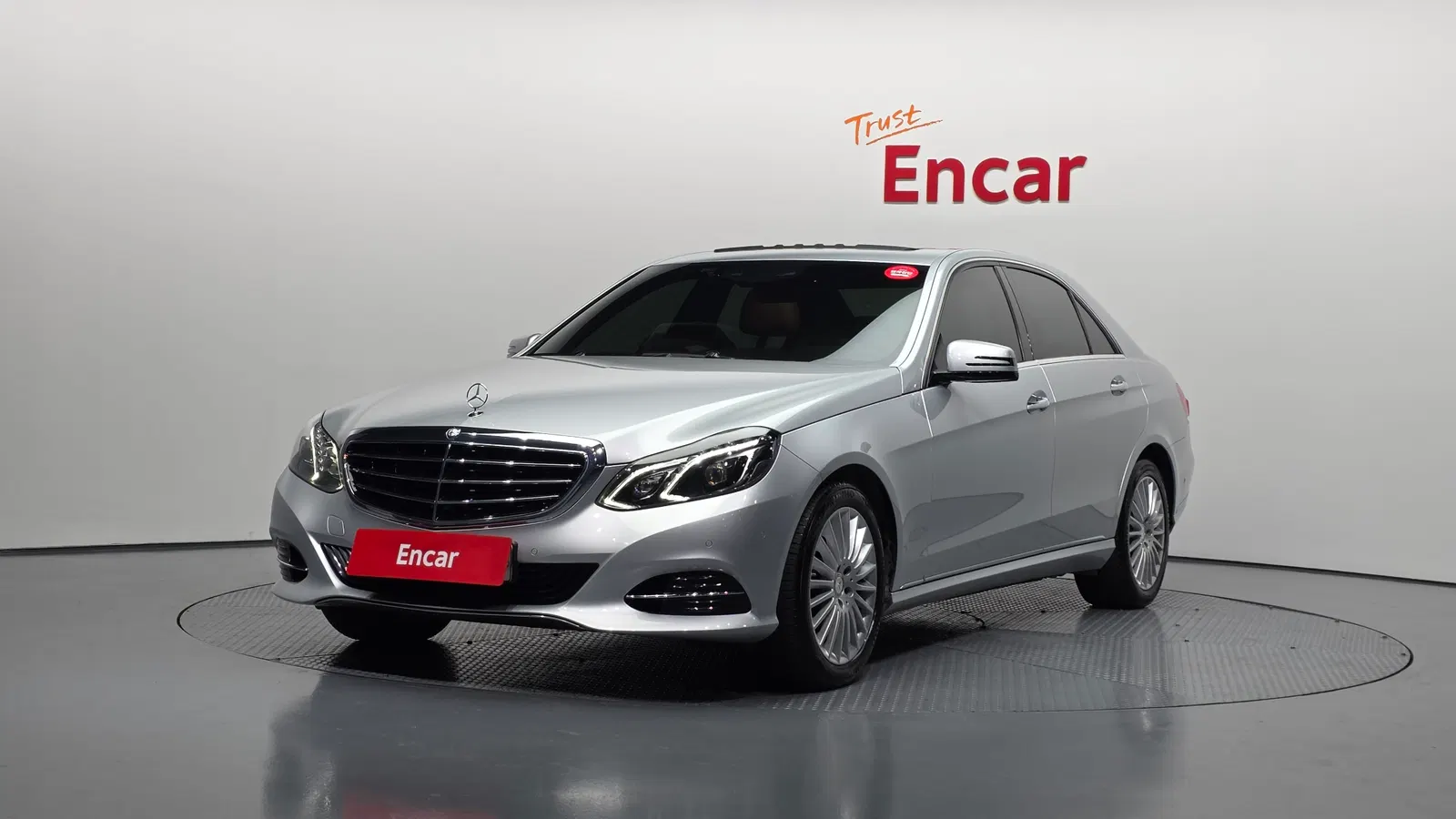 Mercedes-Benz Classe E E300 Elegance (W212) 2014 — photo 1 sur 20