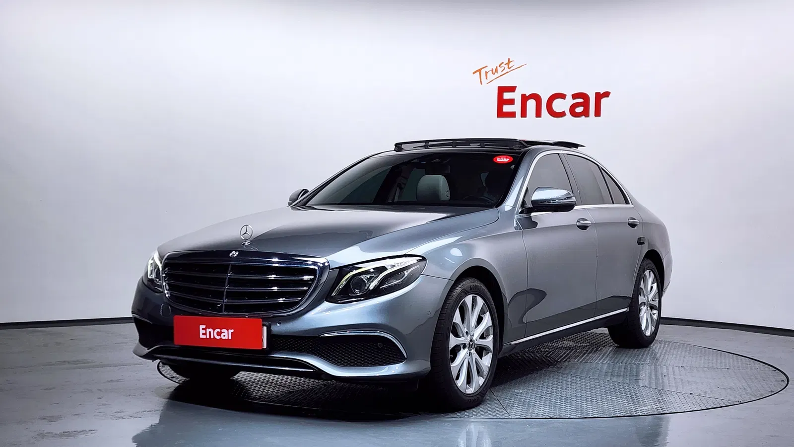Mercedes-Benz Classe E E300 4MATIC Exclusive (W213) 2017 — photo 1 sur 20