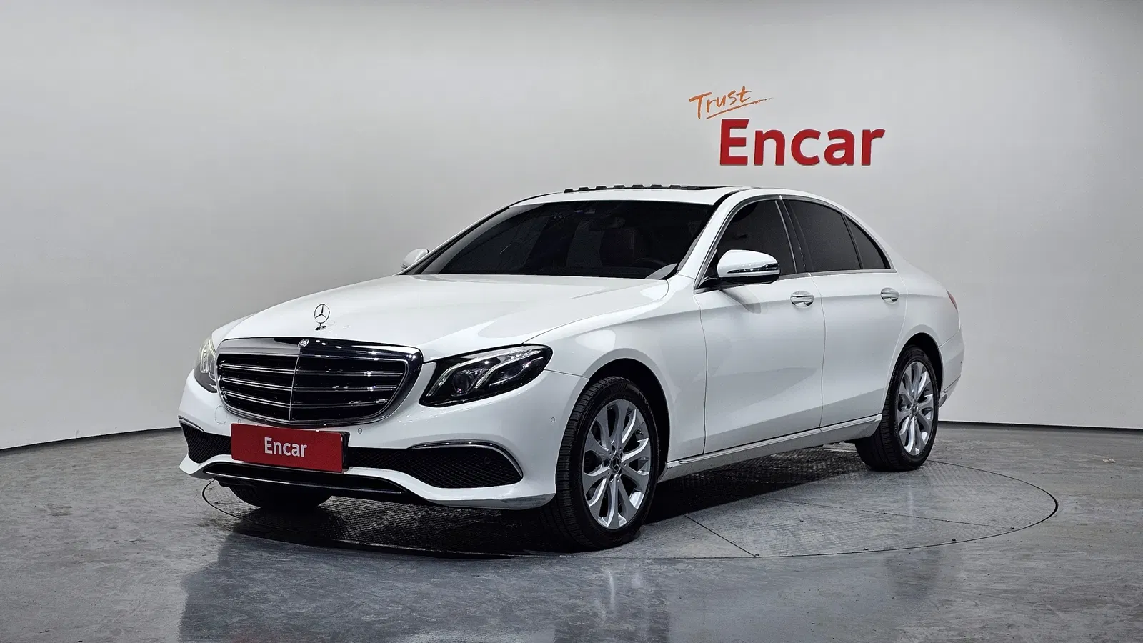 Mercedes-Benz Classe E E220d Exclusive (W213) 2019 — photo 1 sur 20