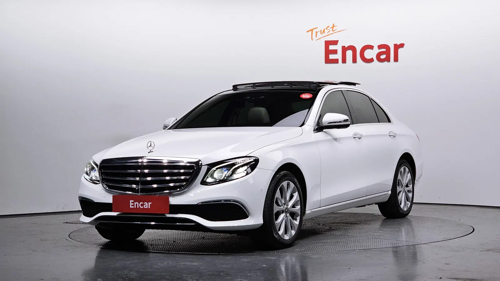 Mercedes-Benz Classe E E300 4MATIC Exclusive (W213) 2017 — photo 1 sur 20