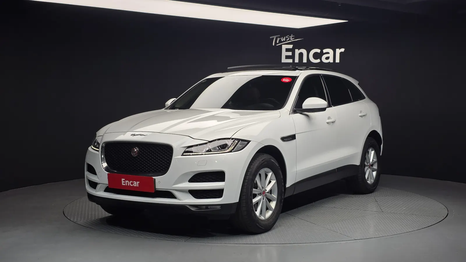 Jaguar F-PACE 20d Portfolio 2018 — photo 1 sur 20