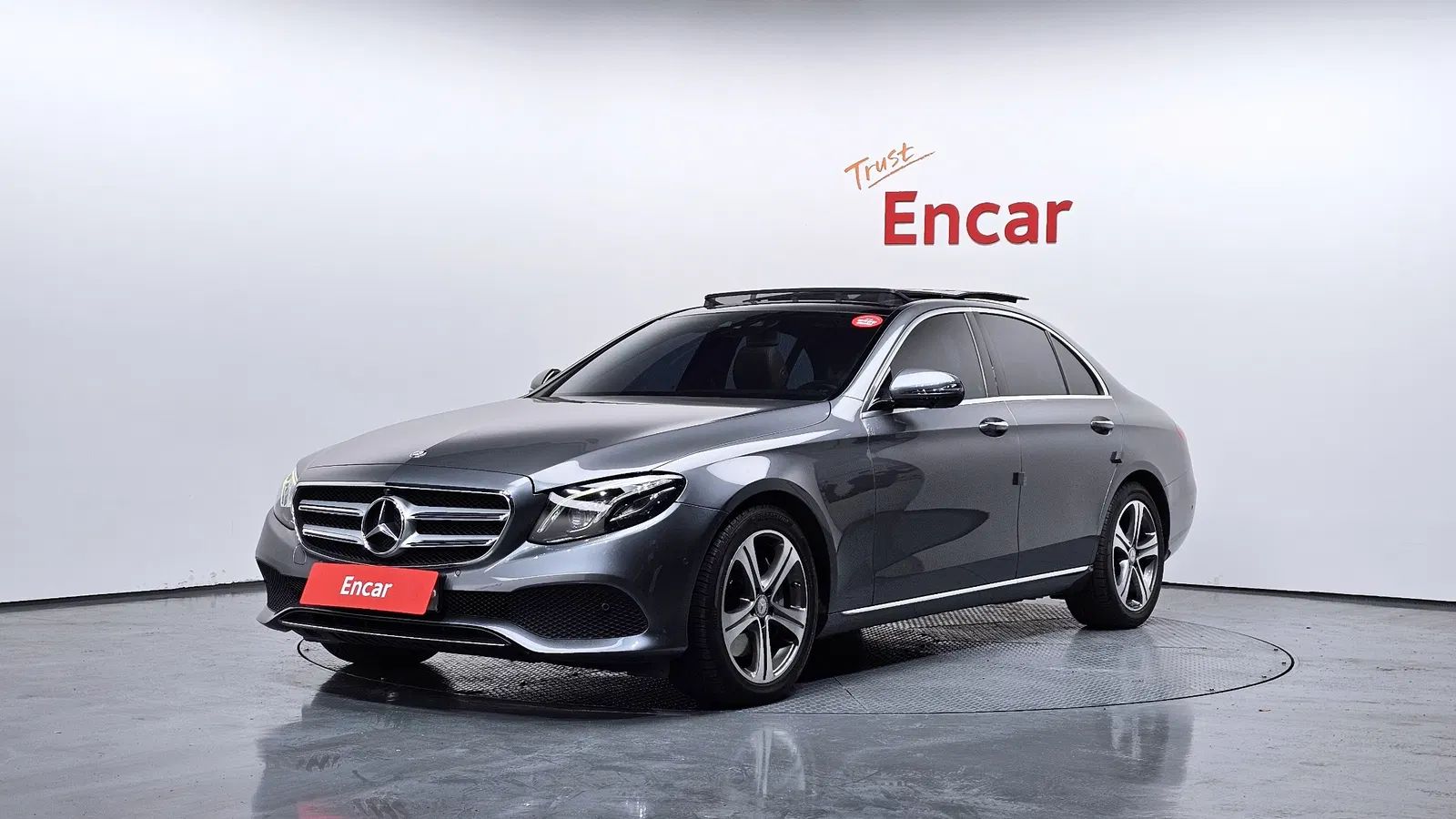 Mercedes-Benz Classe E E300 4MATIC Avantgarde (W213) 2017 — photo 1 sur 23