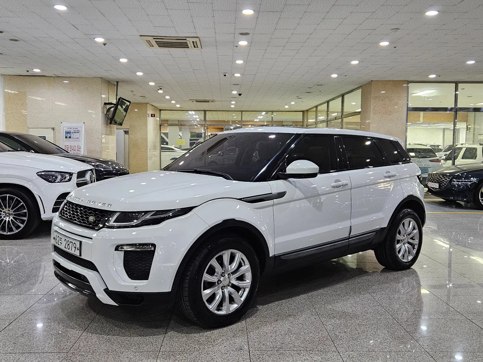 Land Rover Range Rover Evoque 2.2 SD4 Pure 2014 — photo 1 sur 26