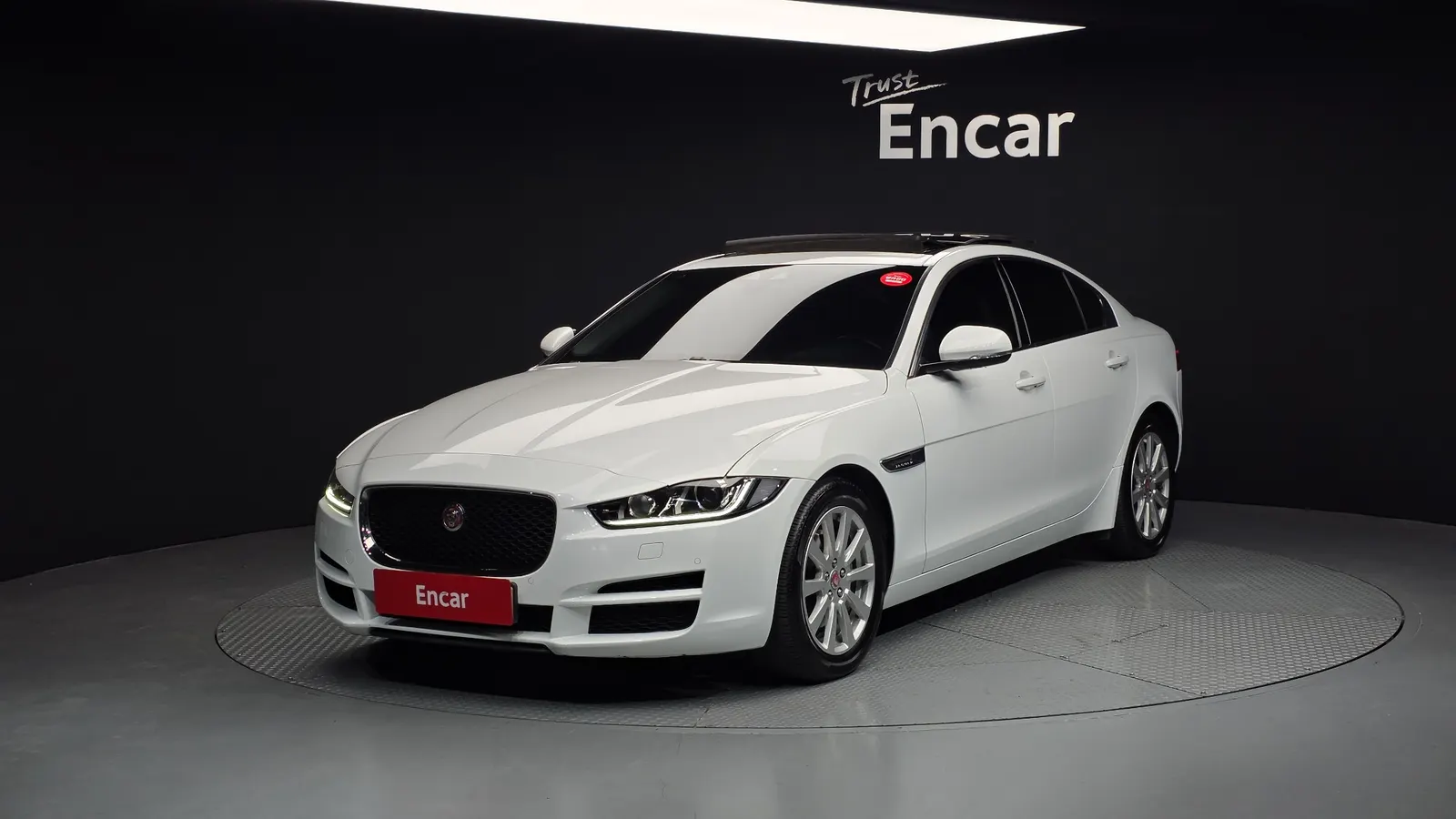Jaguar XE 20d Prestige 2016 — photo 1 sur 20