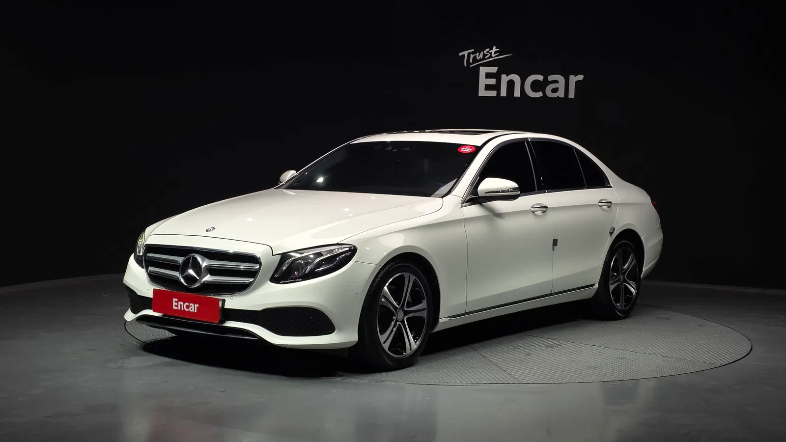 Mercedes-Benz Classe E E220d 4MATIC Avantgarde (W213) 2017 — photo 1 sur 20