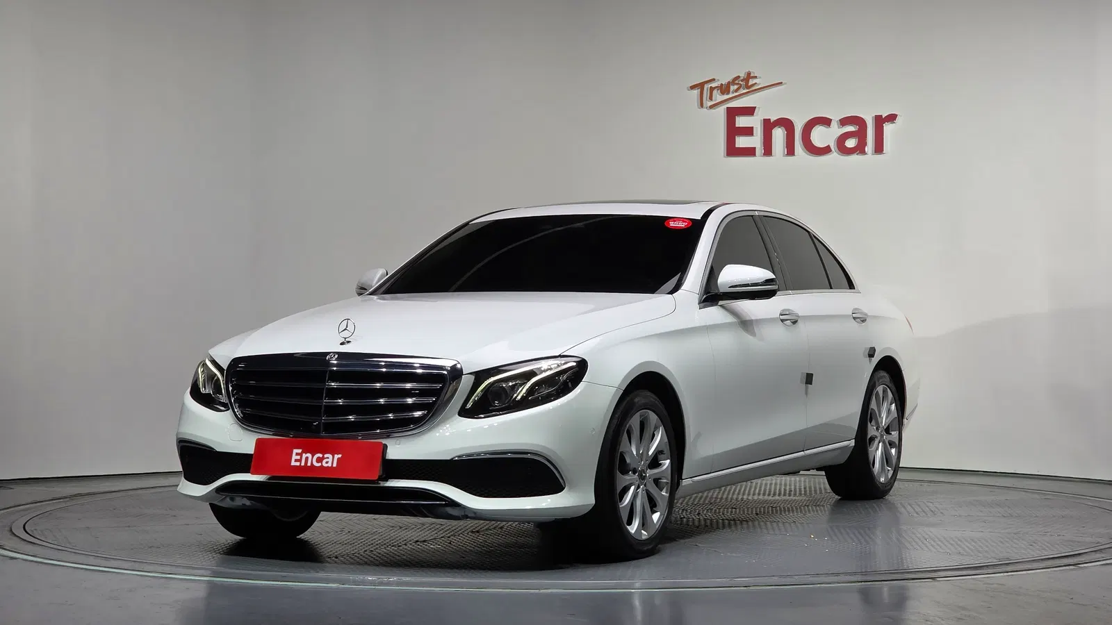 Mercedes-Benz Classe E E300 Exclusive (W213) 2019 — photo 1 sur 26