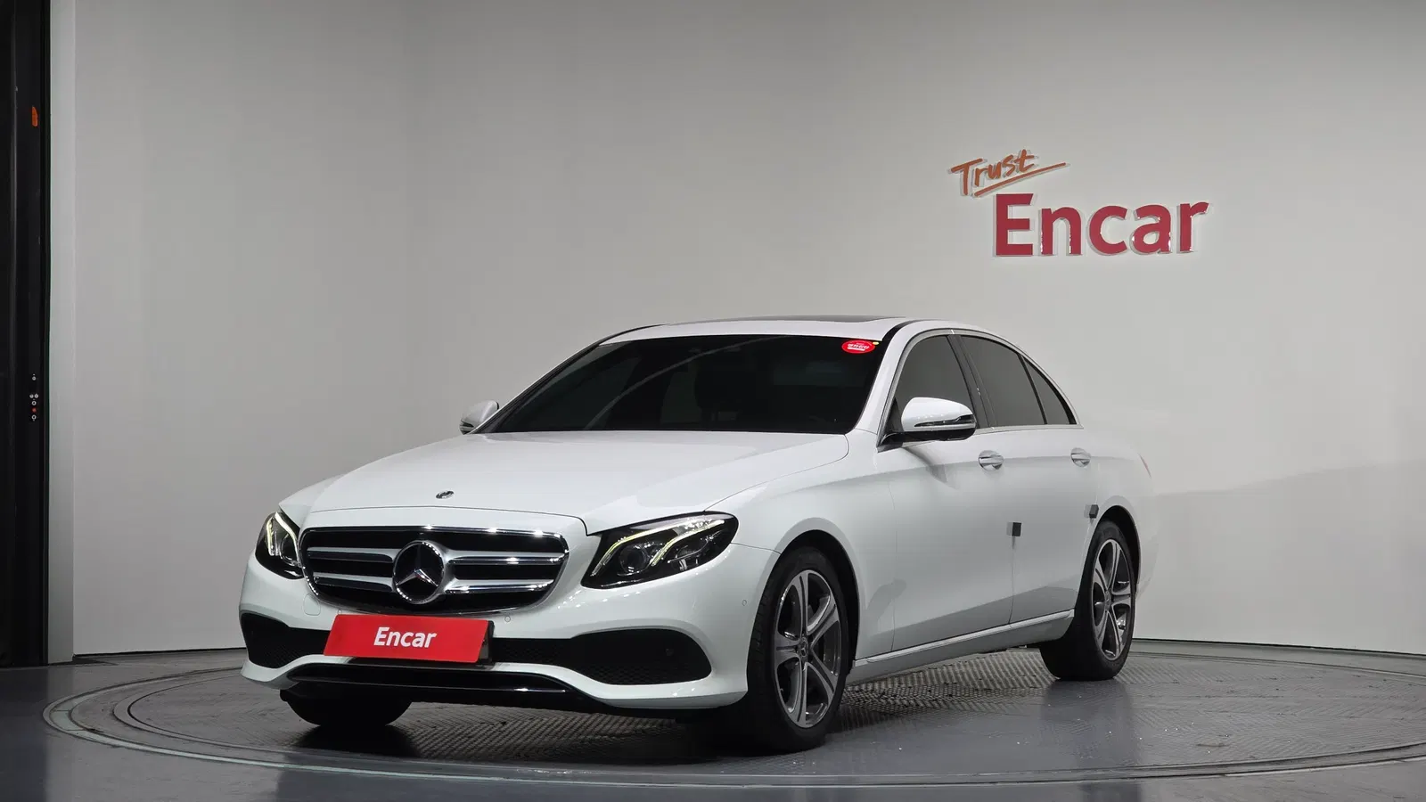 Mercedes-Benz Classe E E300 4MATIC Avantgarde (W213) 2018 — photo 1 sur 20