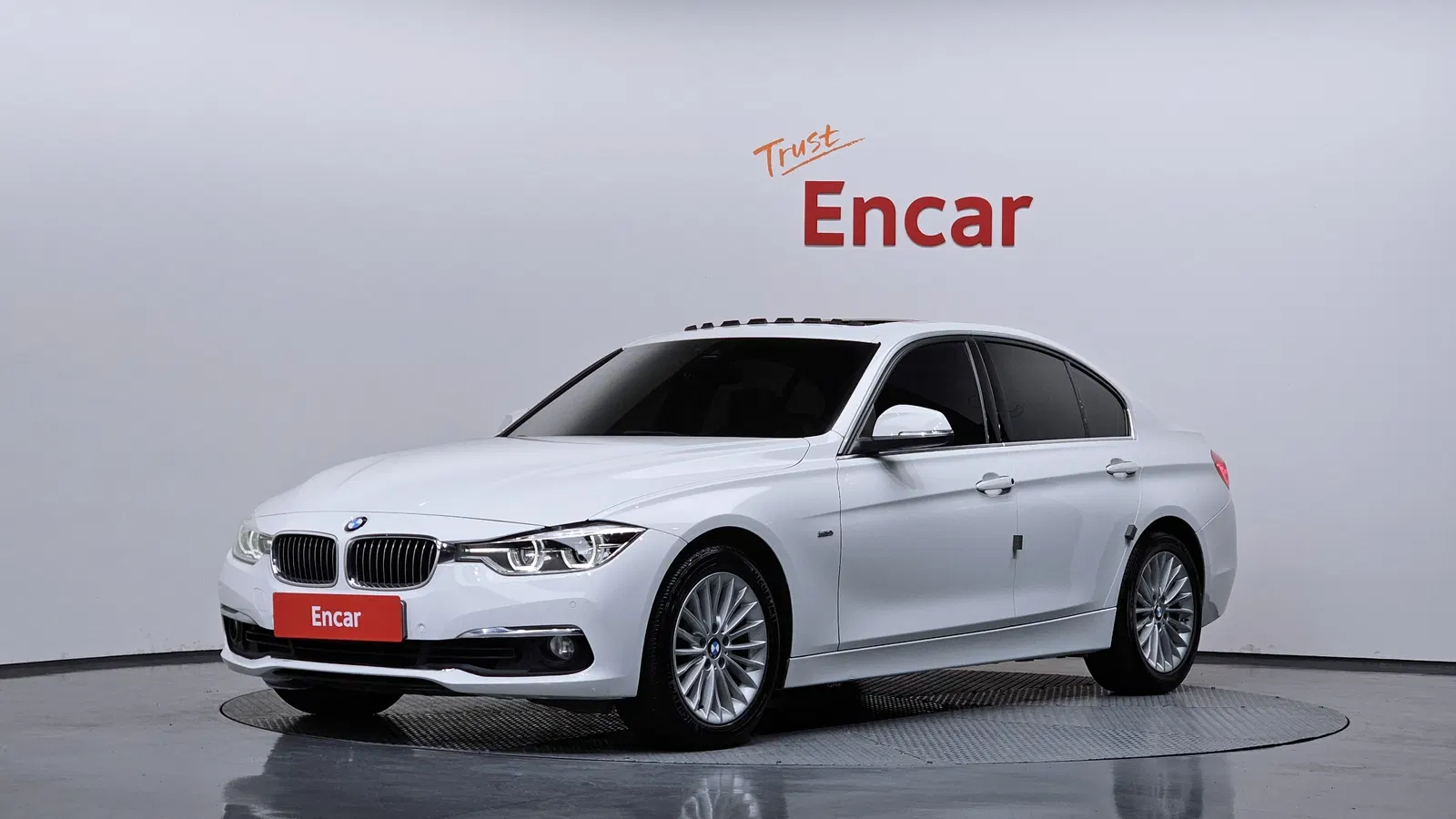 BMW Série 3 (F30) 320i Luxury 2016 — photo 1 sur 20