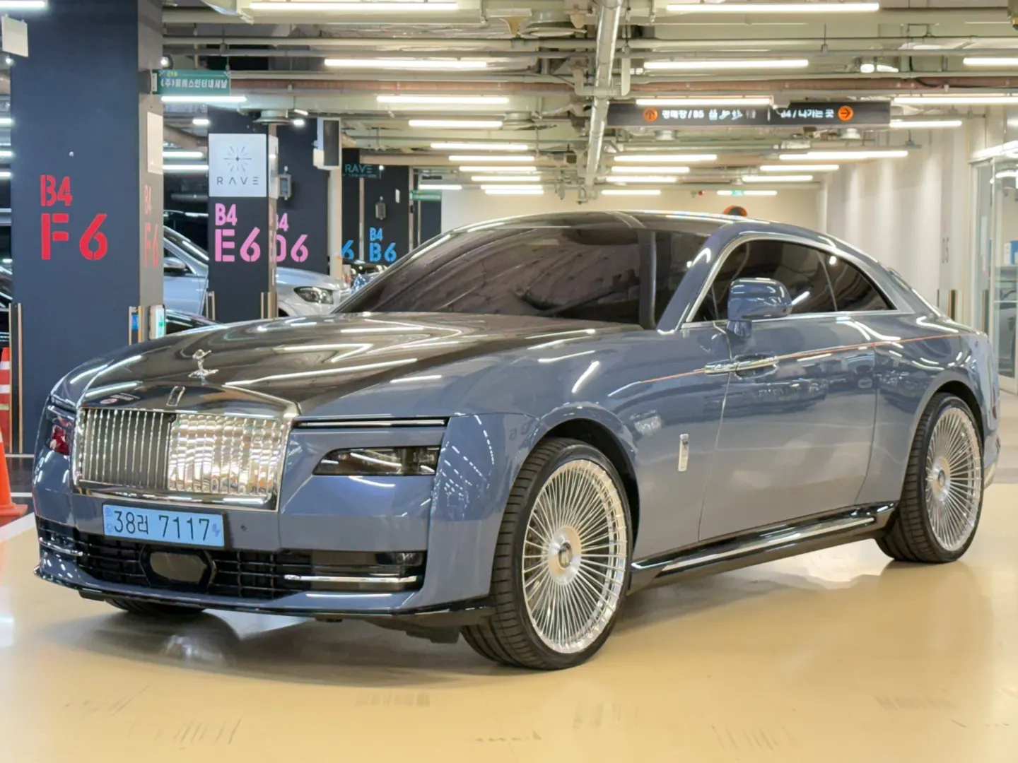 Rolls-Royce Spectre Coupé 2024 — photo 1 sur 26