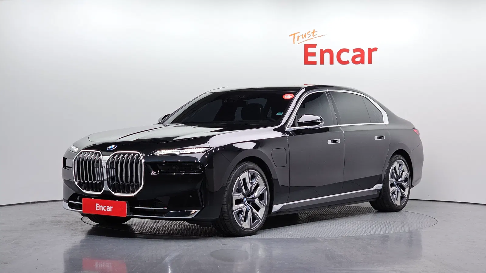 BMW Série 7 (G70) 750e xDrive Design Pure Excellence 2023 — photo 1 sur 20