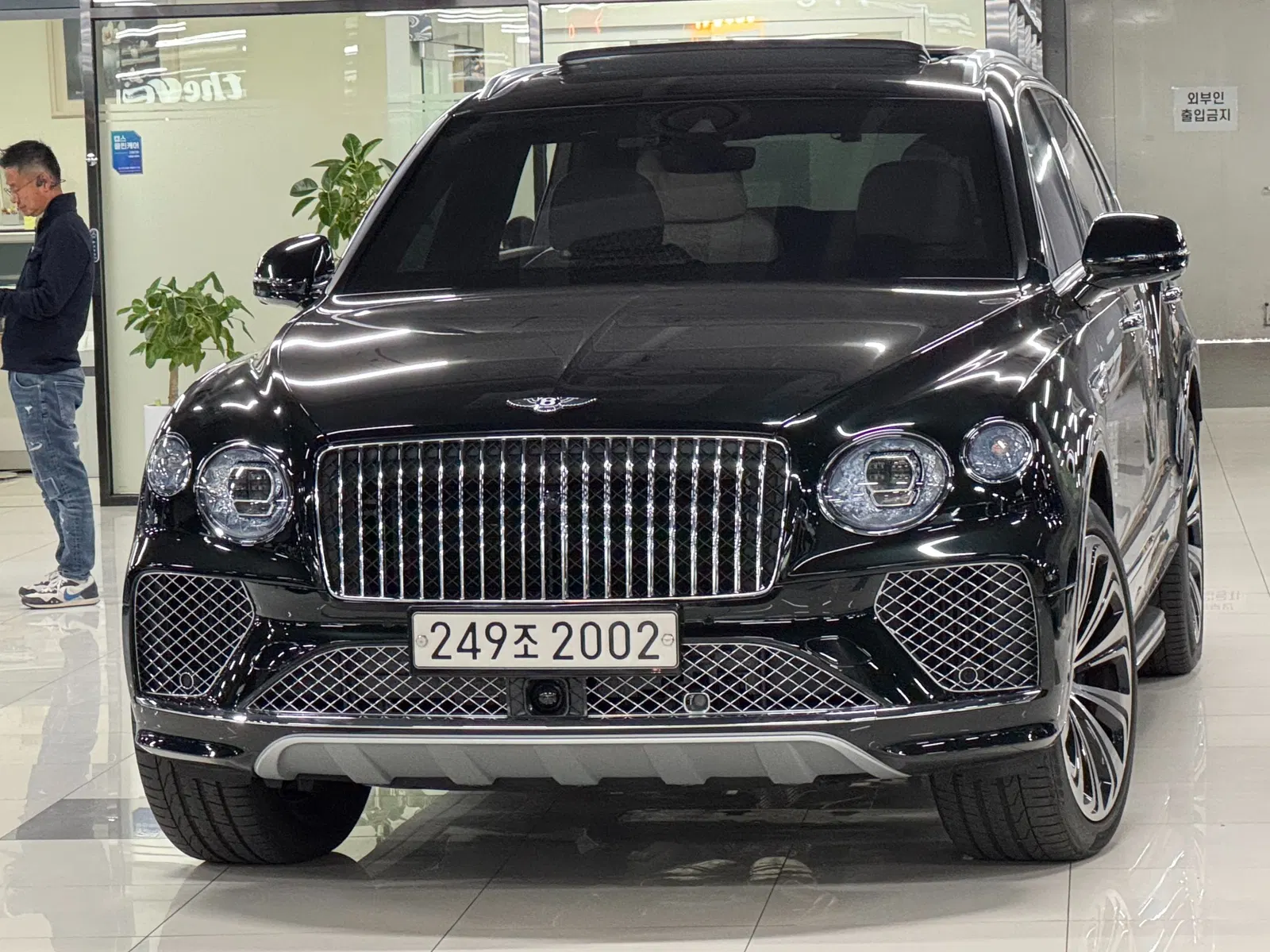 Bentley Bentayga 4.0 V8 EWB First Edition 2024 — photo 1 sur 25