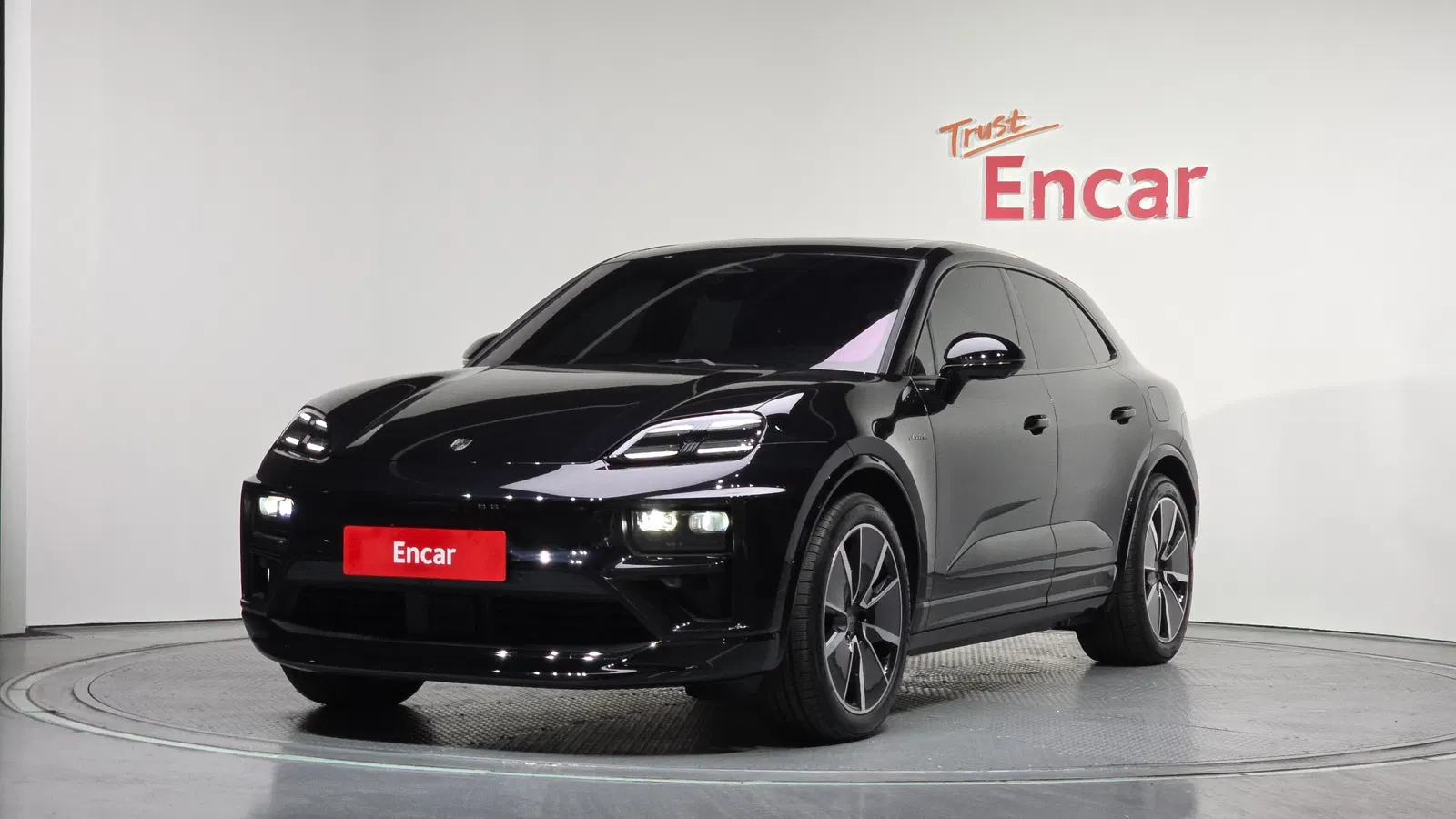 Porsche Macan EV Turbo 2025 — photo 1 sur 20