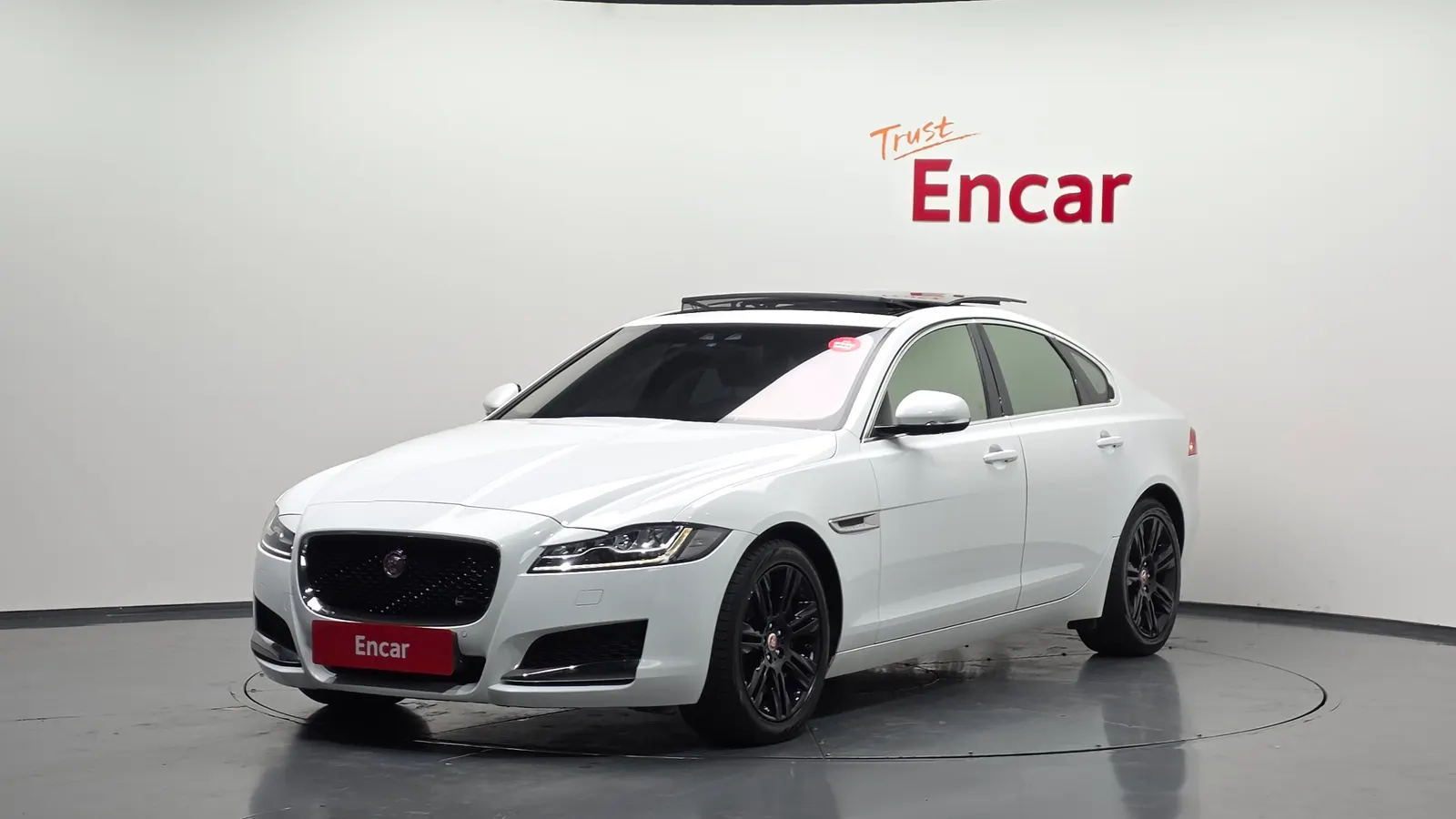 Jaguar XF (X260) 30d Portfolio 2017 — photo 1 sur 20