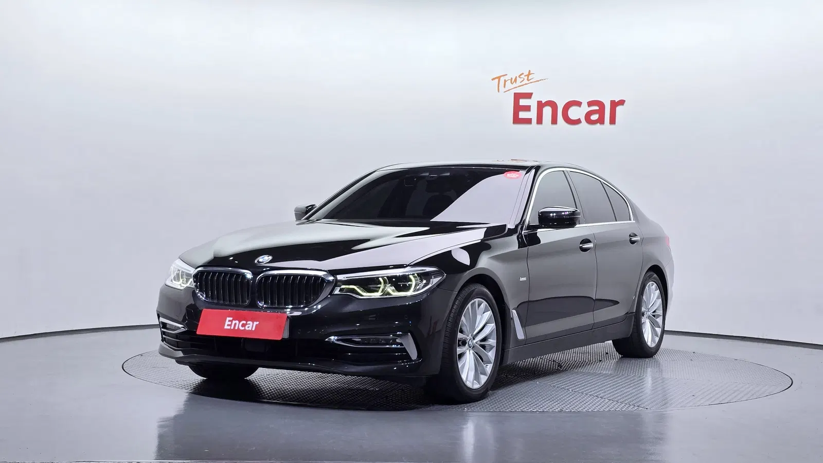 BMW Série 5 (G30) 530i xDrive Luxury Plus 2018 — photo 1 sur 20