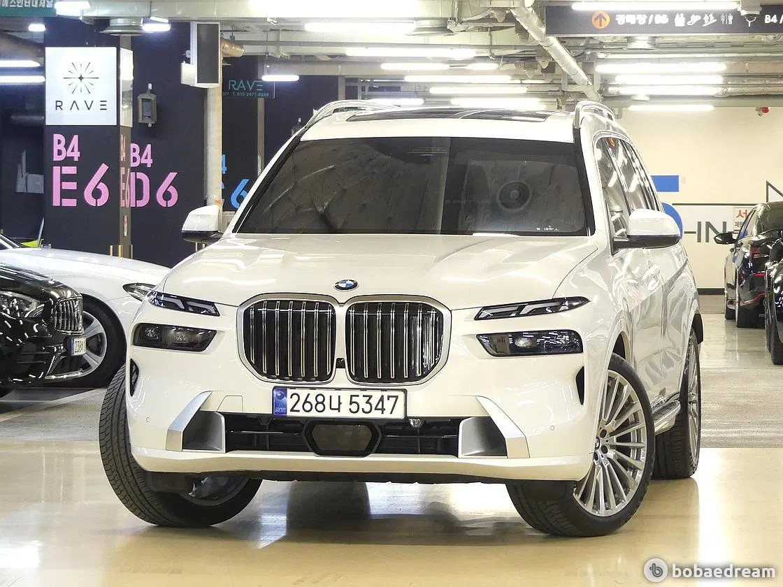 BMW X7 (G07) xDrive 40i Design Pure Excellence 6 places 2024 — photo 1 sur 26