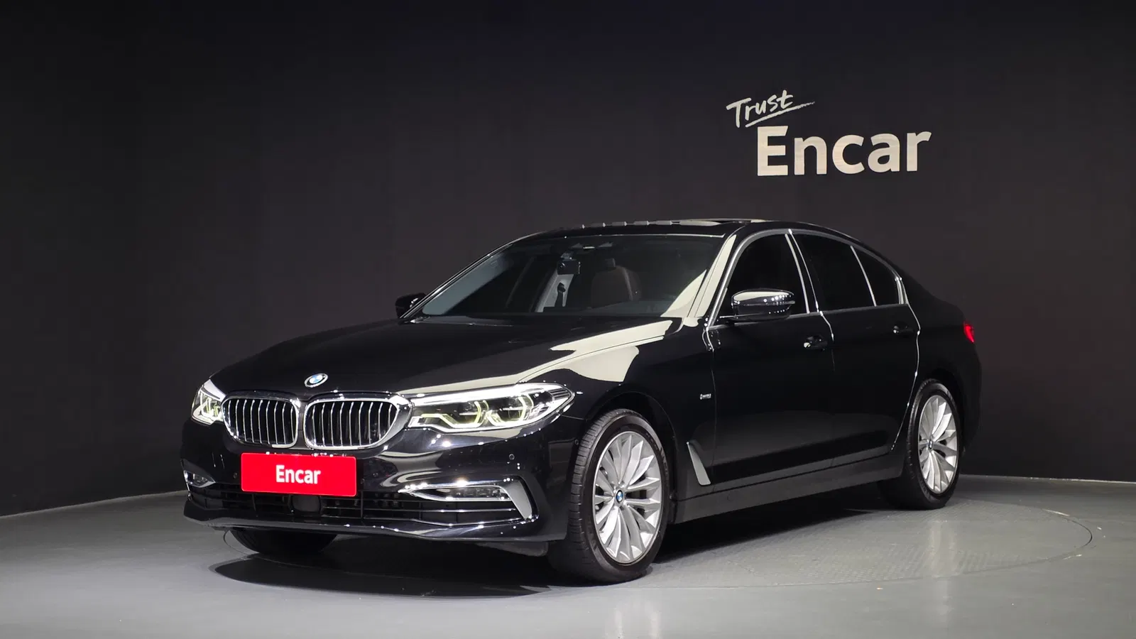 BMW Série 5 (G30) 530i xDrive Luxury Plus 2018 — photo 1 sur 26