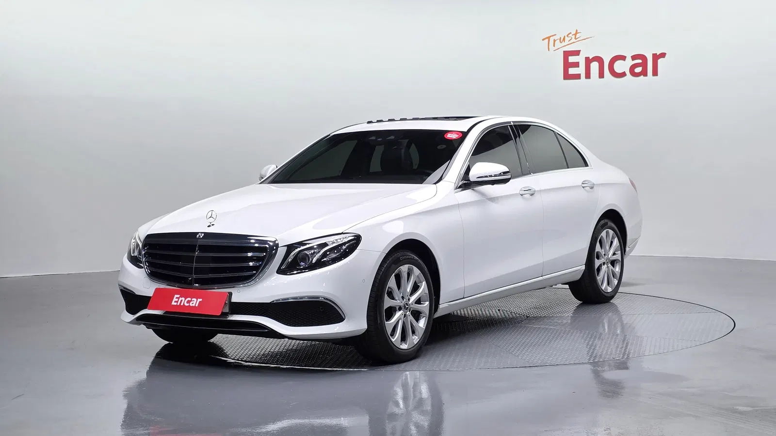 Mercedes-Benz Classe E E300 4MATIC Exclusive (W213) 2020 — photo 1 sur 20