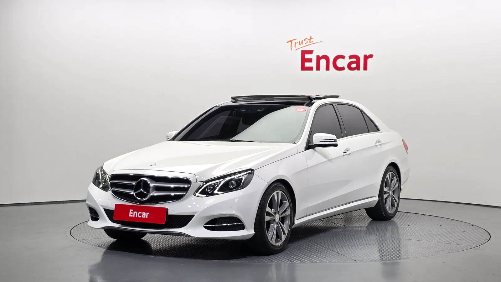 Mercedes-Benz Classe E E300 Avantgarde (W212) 2014 — photo 1 sur 20