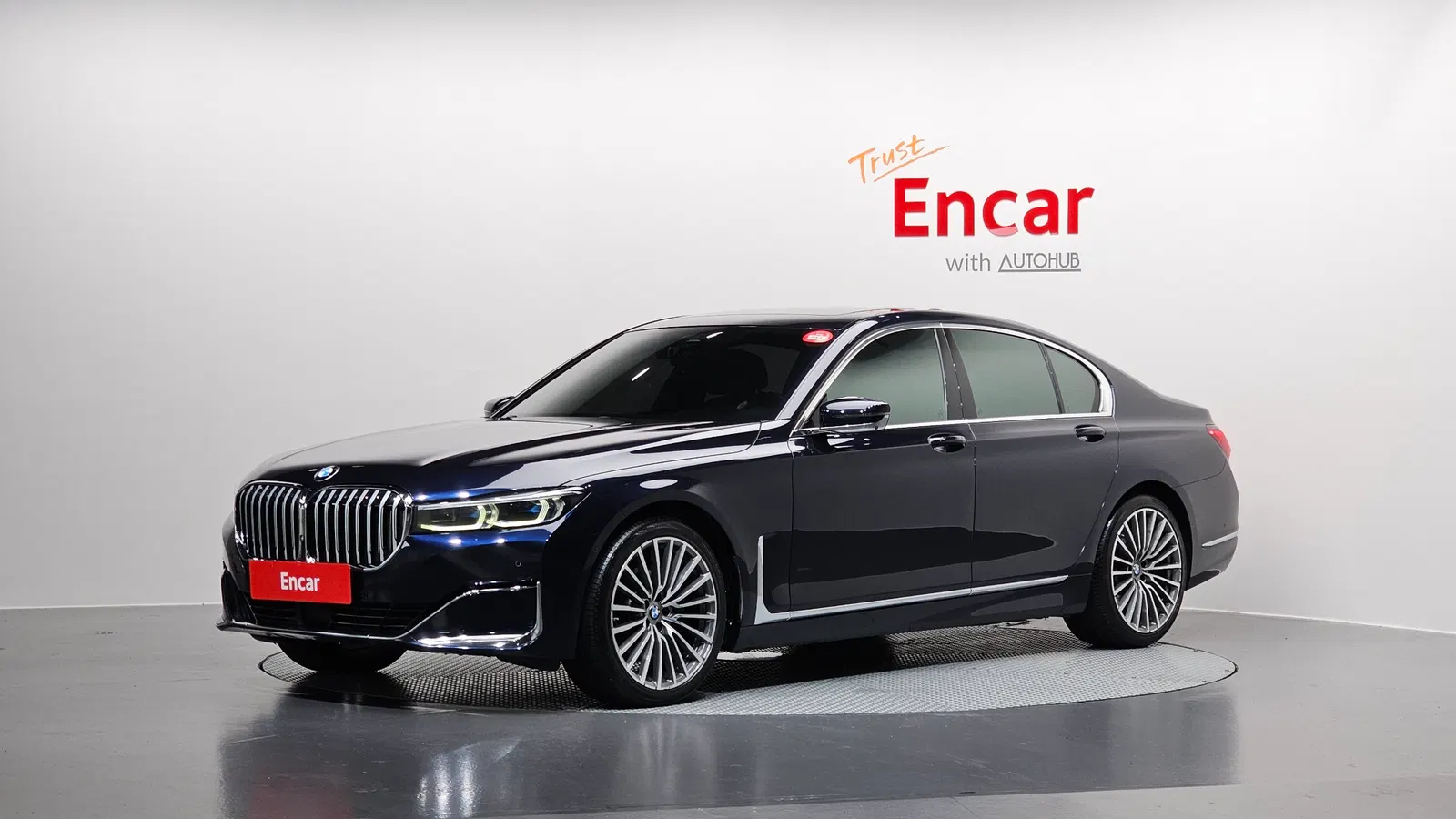 BMW Série 7 (G11) 740d xDrive Design Pure Excellence 2020 — photo 1 sur 20