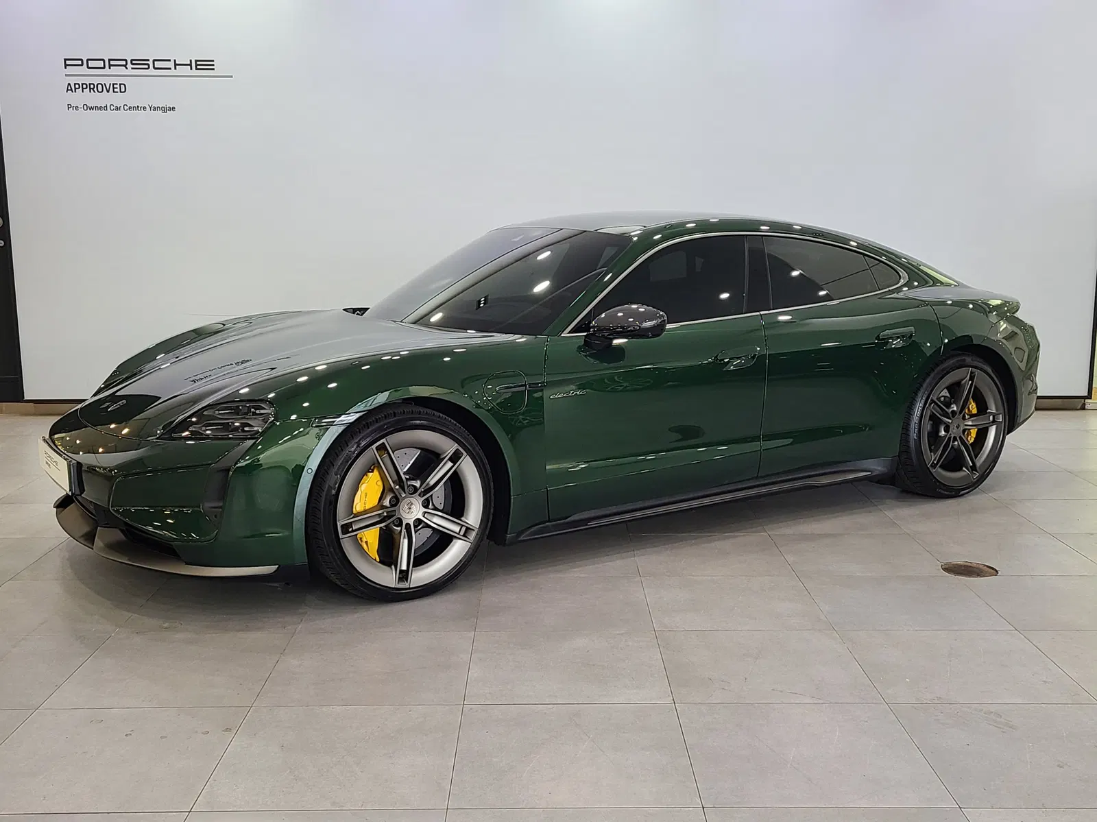 Porsche Taycan Turbo S 2025 — photo 1 sur 26
