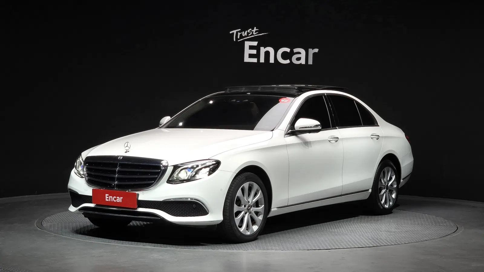 Mercedes-Benz Classe E E300 4MATIC Exclusive (W213) 2019 — photo 1 sur 20