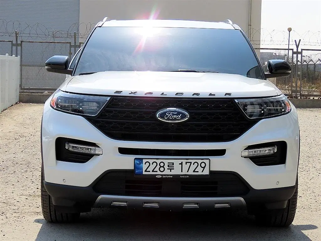 Ford Explorer 6e génération 3.3 Hybride 2022 — photo 1 sur 26