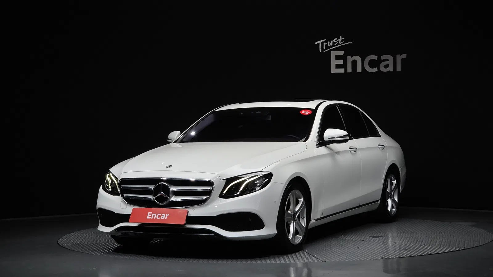 Mercedes-Benz Classe E E200 Avantgarde (W213) 2018 — photo 1 sur 20