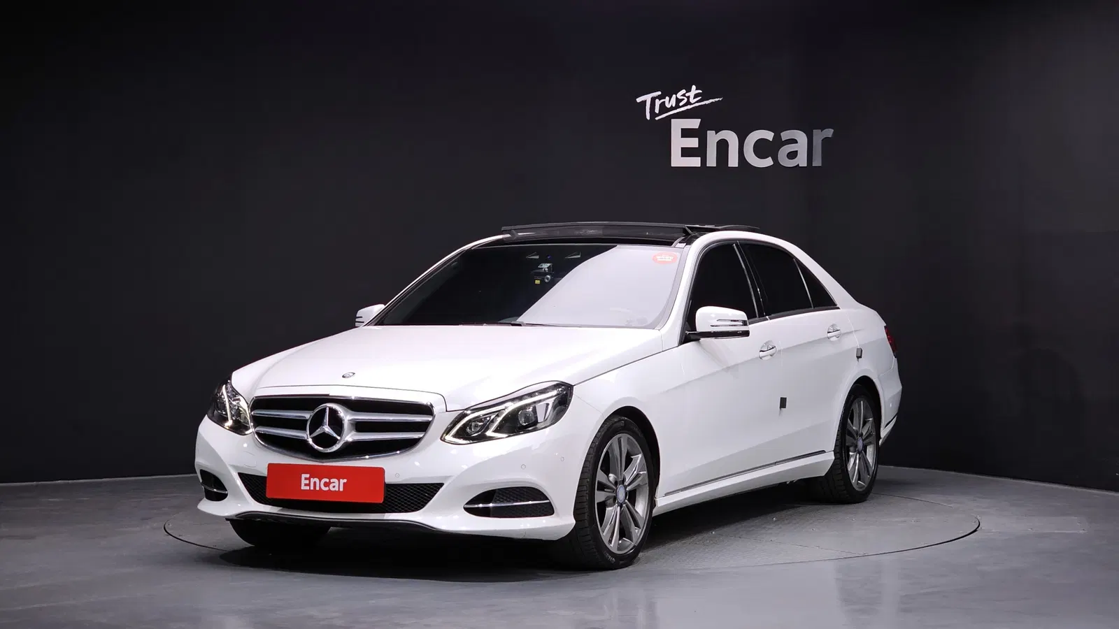 Mercedes-Benz Classe E E300 4MATIC Avantgarde (W212) 2014 — photo 1 sur 26