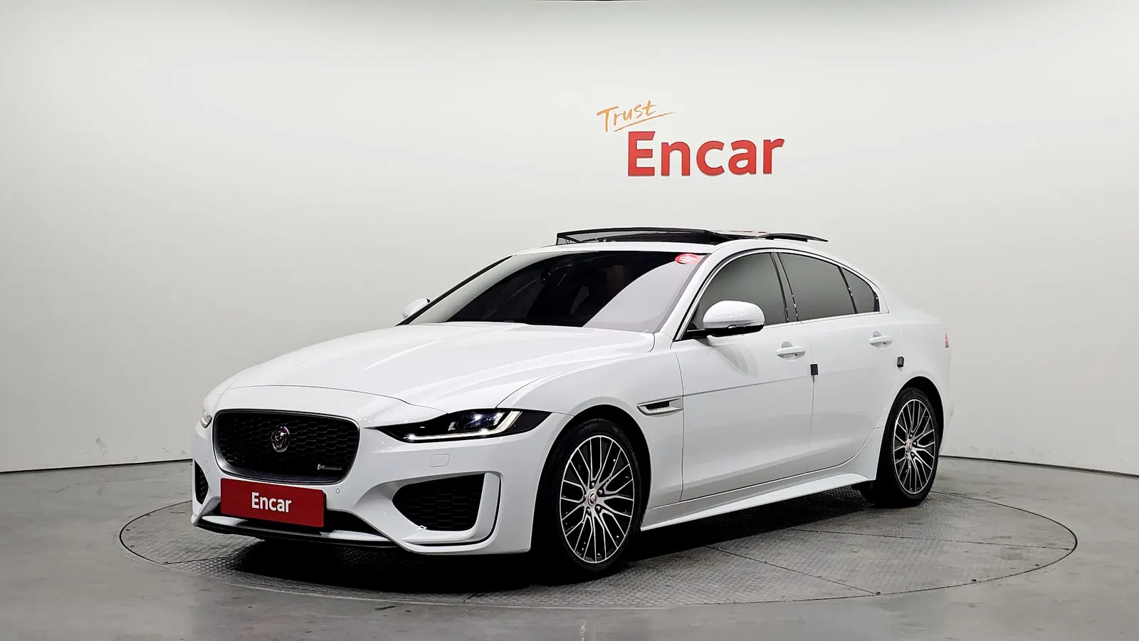 Jaguar XE D180 R-Dynamic S 2020 — photo 1 sur 20