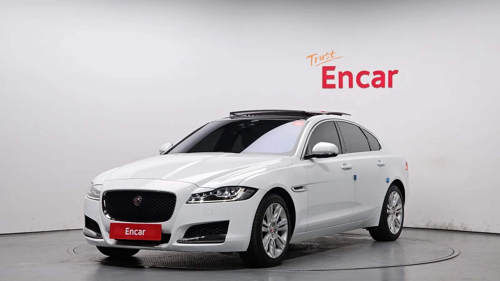 Jaguar XF (X260) 25t Portfolio 2018 — photo 1 sur 20