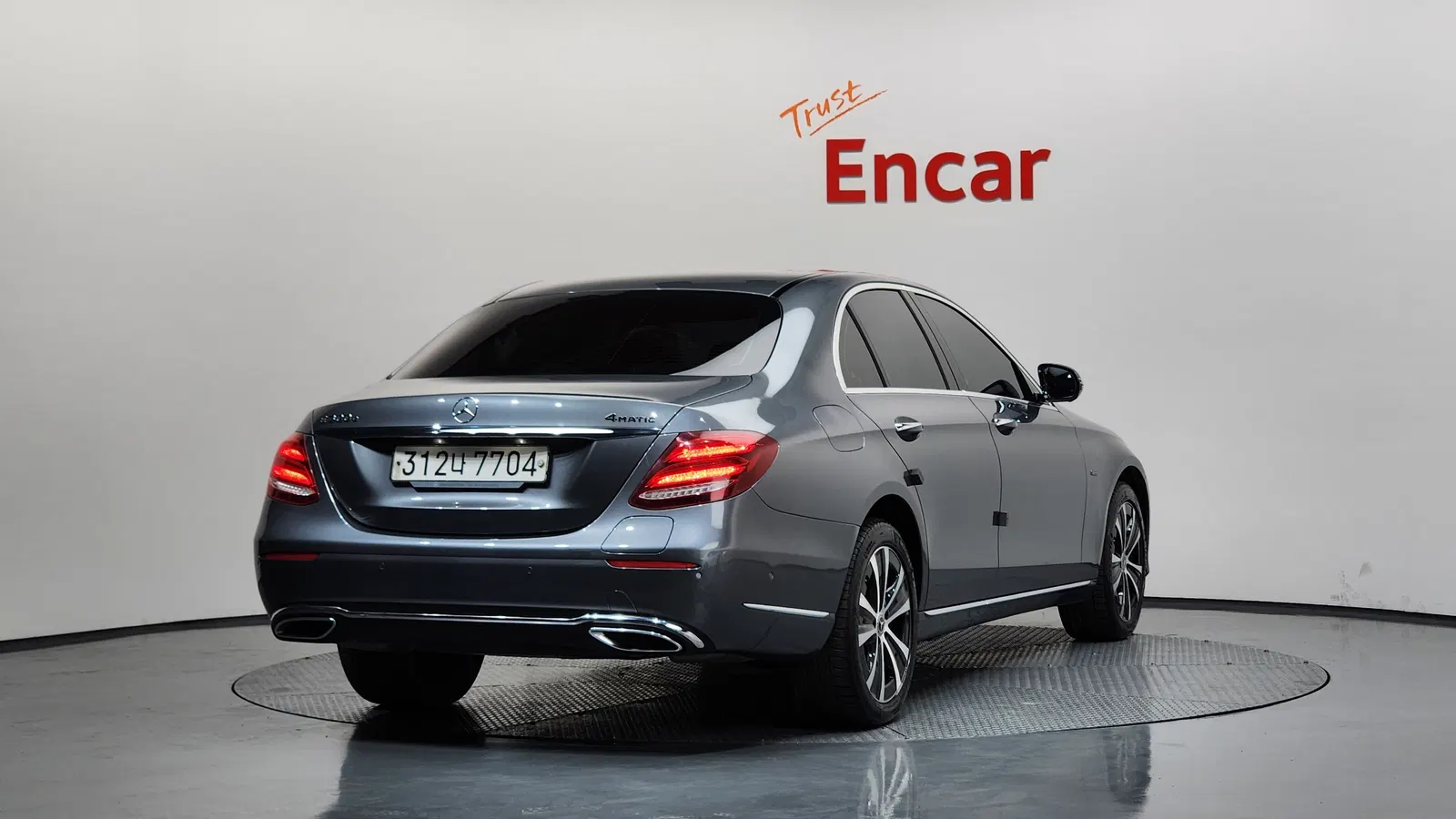 Mercedes-Benz Classe E E300e 4MATIC Exclusive (W213) 2020 — photo 1 sur 20