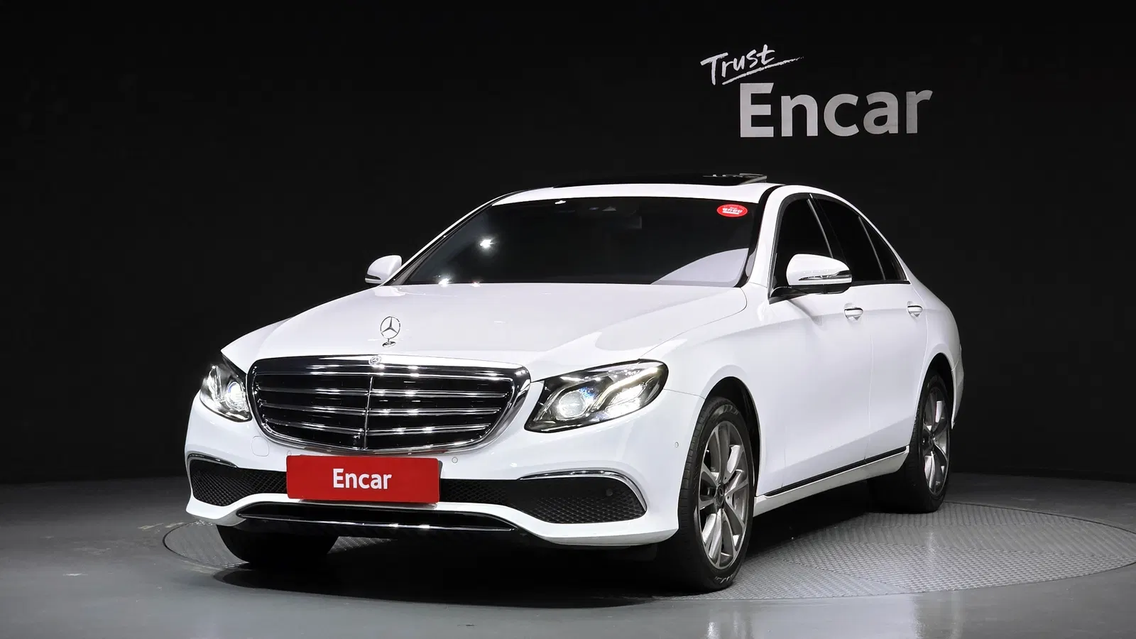 Mercedes-Benz Classe E E300 Exclusive Standard (W213) 2018 — photo 1 sur 26